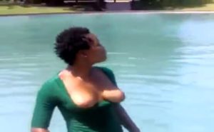 African Lady Show Her Breasts In A Public Pool
