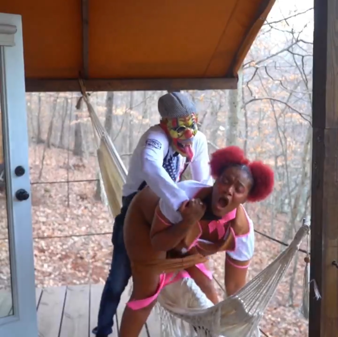 Halloween guy got her fucked in the bush